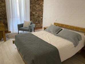 9 habitaciones y escritorio