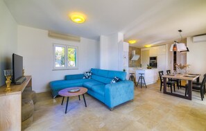 Smart TV - Stunning home in Primosten (Primosten)