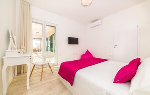 4 bedrooms, in-room safe, travel cot, free WiFi