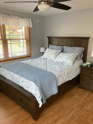 2 bedrooms, desk, iron/ironing board, free WiFi