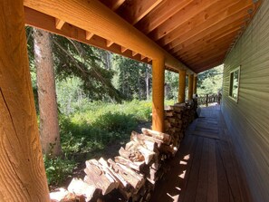 Terrace/patio - Cabin 5min to Solitude/Brighton 45-60min to Alta/Snowbird/ParkCity/DeerValley  (Cottonwood Heights)