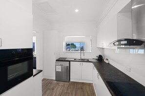 Fridge, microwave, oven, dishwasher - White House Terrigal LOCATION pool spa beach (Terrigal)