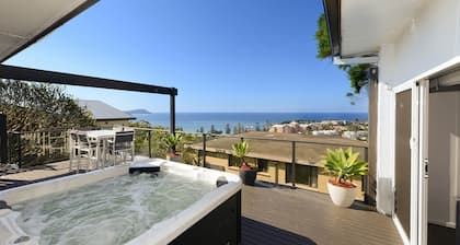 White House Terrigal LOCATION pool spa beach