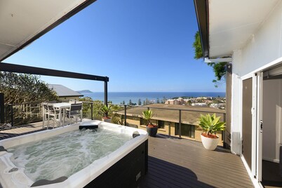 White House Terrigal LOCATION pool spa beach