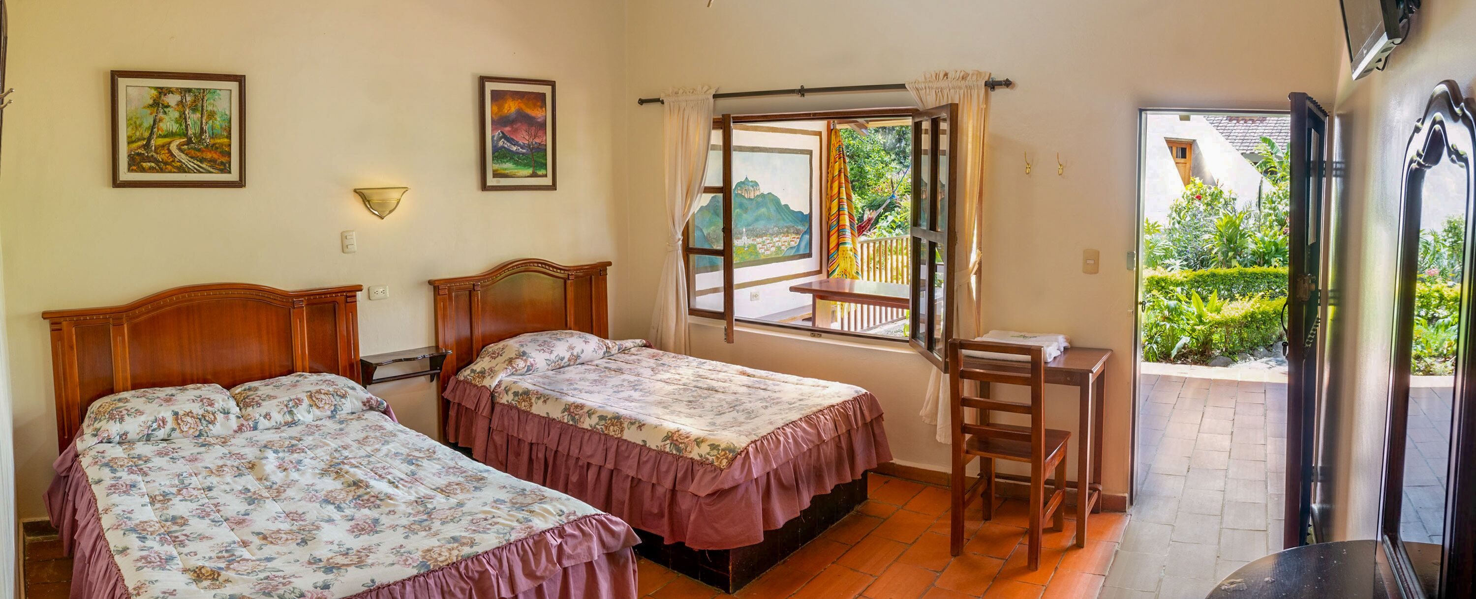 double room | 1 bedroom, down duvets, desk, laptop workspace