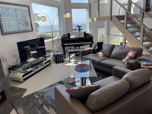 スマートテレビ、暖炉、DVD プレーヤー、ビデオライブラリ