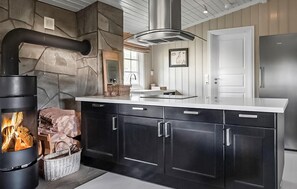 Fridge, dishwasher, cookware/dishes/utensils