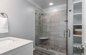 Combined shower/bathtub, towels, toilet paper