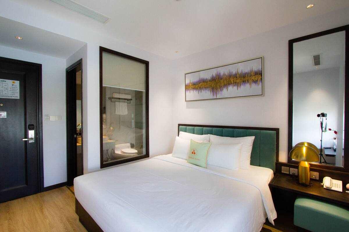 Standard Double Room, 1 King Bed, Non Smoking, City View | Premium bedding, minibar, in-room safe, individually furnished