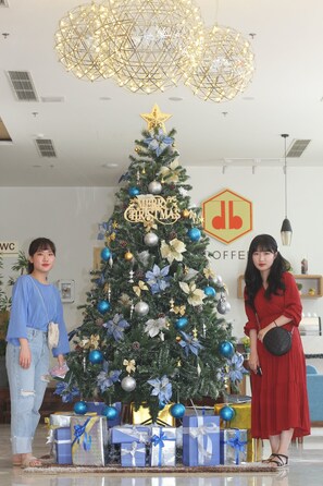 고급 침구, 미니바, 객실 내 금고, 각각 다르게 가구 비치