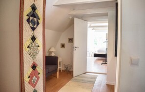 5 bedrooms, travel cot, WiFi
