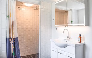 Shower - 5 bedroom lovely home in Tving (Tving)