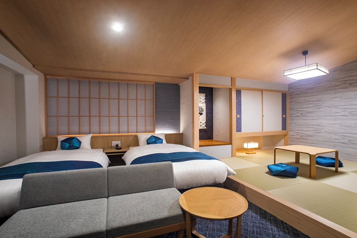 In-room safe, desk, WiFi (free), bed sheets