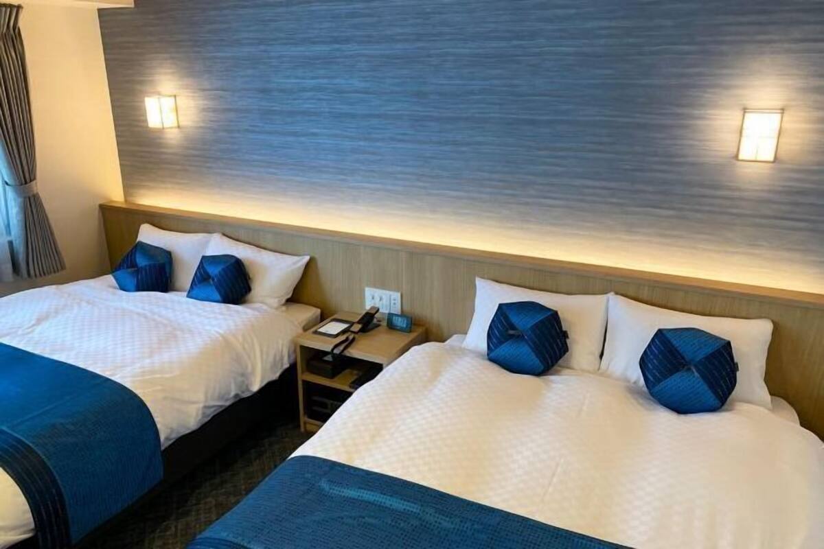 Caixa forta a l'habitació, escriptori, wifi gratuïta i roba de llit