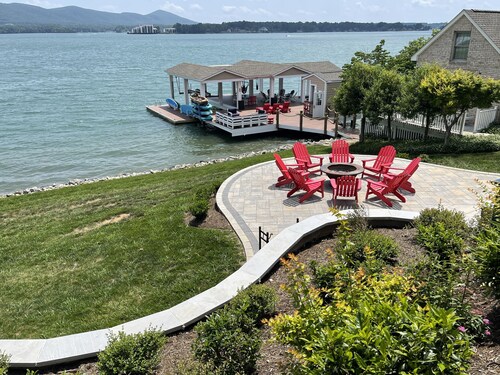 The Fun Spot 3 - Serene Home with Beautiful Lake & Mtn Views to Relax and Enjoy!