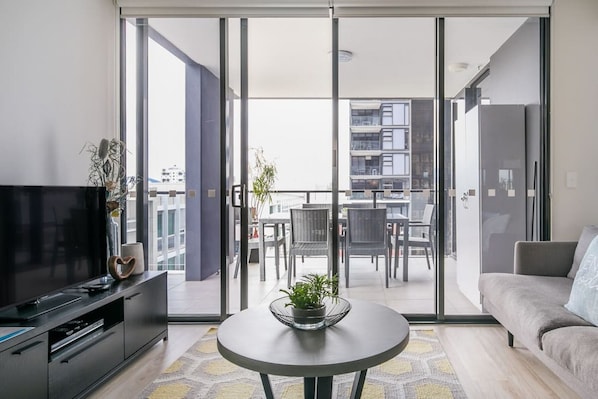 تلفزيون، خدمات بث