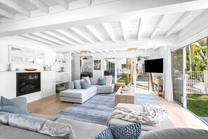 TV, fireplace