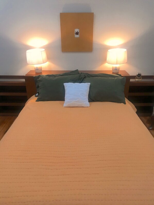 2 dormitorios, tabla de planchar con plancha, wifi gratis y ropa de cama