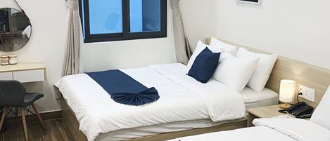 Habitación doble económica, para no fumadores | Minibar, caja de seguridad en la habitación y escritorio