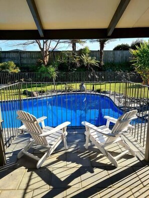 A heated pool - Rotorua Paradise,heated pool,2×65" TVs,now 30% off (Rotorua)