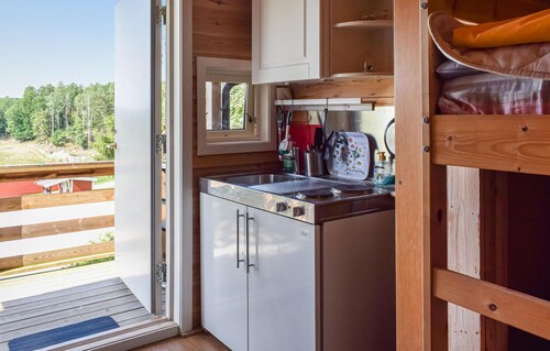 Stunning home in Kana with kitchen