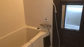 Deep soaking bathtub