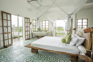 3 bedrooms, in-room safe, iron/ironing board, WiFi