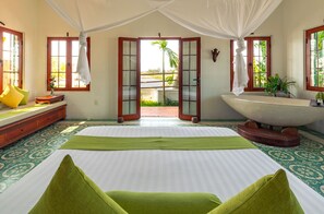 3 bedrooms, in-room safe, iron/ironing board, WiFi - Chic French Colonial Villa in the rice fields (Thành phố Hội An)