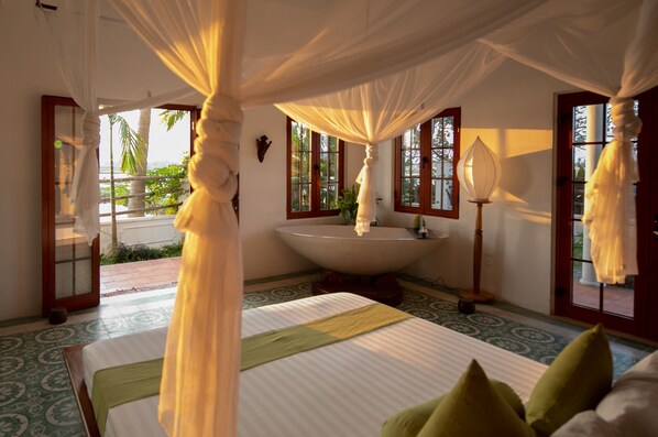 3 bedrooms, in-room safe, iron/ironing board, WiFi