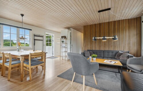 Cozy home in Tranekær with kitchen