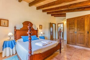 4 chambres, fer et planche à repasser, lit parapluie, Wi-Fi