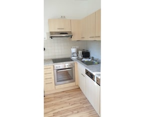 Kühlschrank, Mikrowelle, Ofen, Geschirrspüler