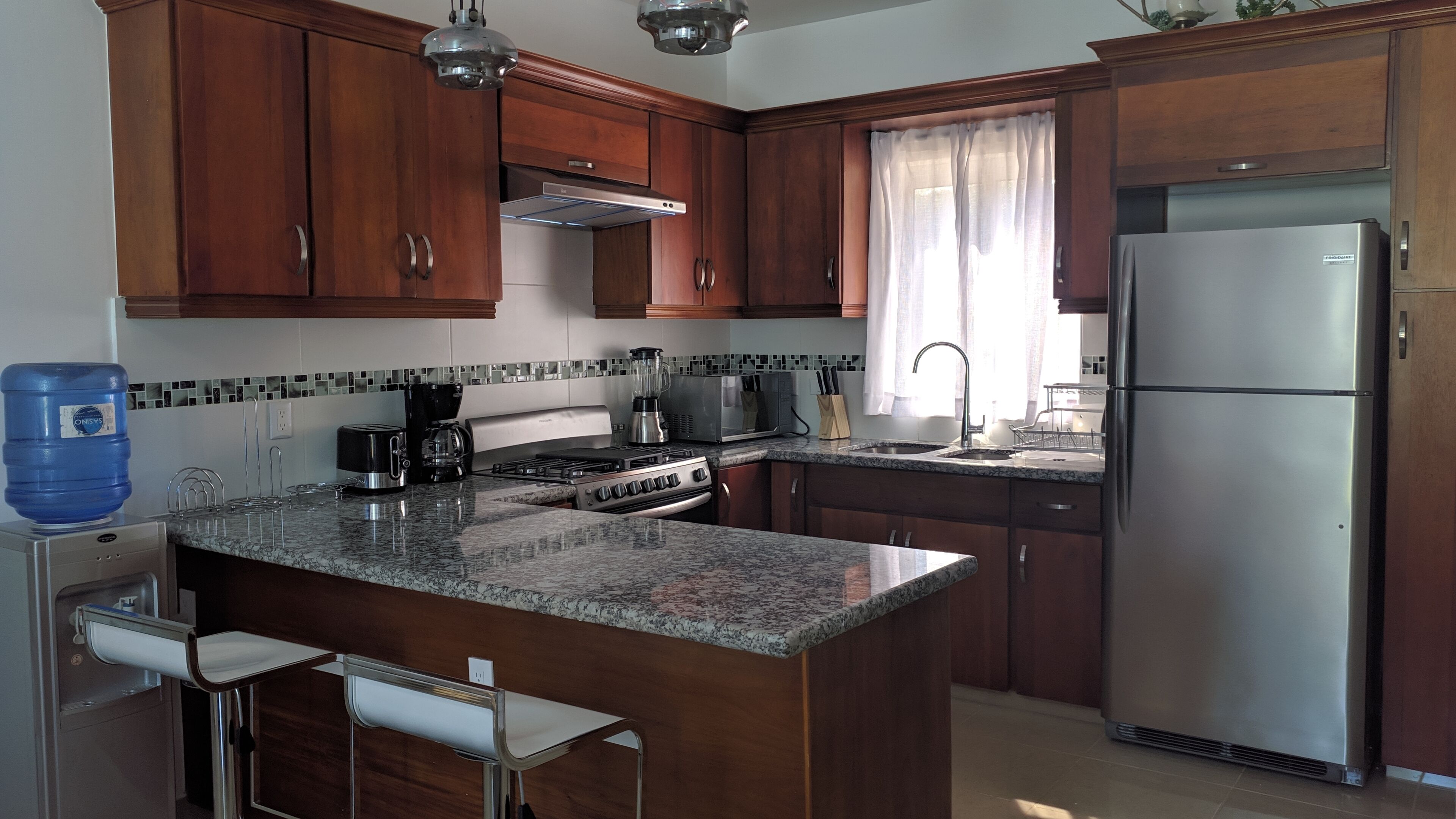 Microwave, oven, stovetop, cookware/dishes/utensils