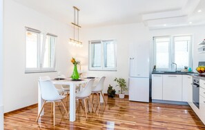 Fridge, stovetop, dishwasher, coffee/tea maker - Stunning home in Bilice (Bilice)