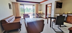 Presidential Suite | Living area | Flat-screen TV - Kampala Nile Resort (Seeta)