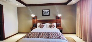 Standard Room, Balcony | Minibar, in-room safe, desk, laptop workspace - Kampala Nile Resort (Seeta)