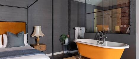 Minibar, in-room safe, individually decorated, individually furnished