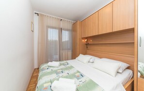 6 bedrooms, free WiFi, bed sheets