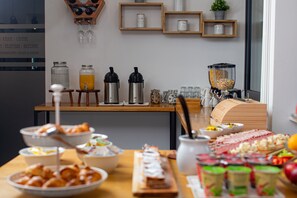 Tägliches Frühstücksbuffet gegen Gebühr