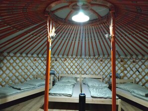 Tenda | Wi-Fi gratis dan seprai linen