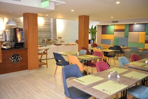 Buffet déjeuner gratuit tous les jours