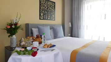 Signature Double Room | 1 bedroom, premium bedding, minibar, in-room safe