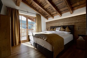 4 habitaciones, tabla de planchar con plancha y cuna de viaje 