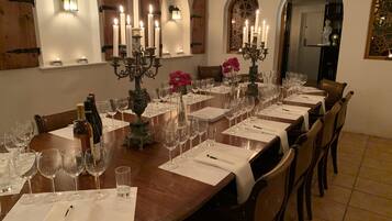 Ze serveren er ontbijt, lunch en diner