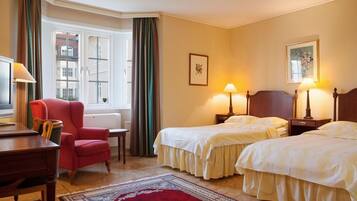 Dubbelrum - privat badrum | Skrivbord, mörklÀggningsgardiner, strykjÀrn/strykbrÀda och gratis wi-fi