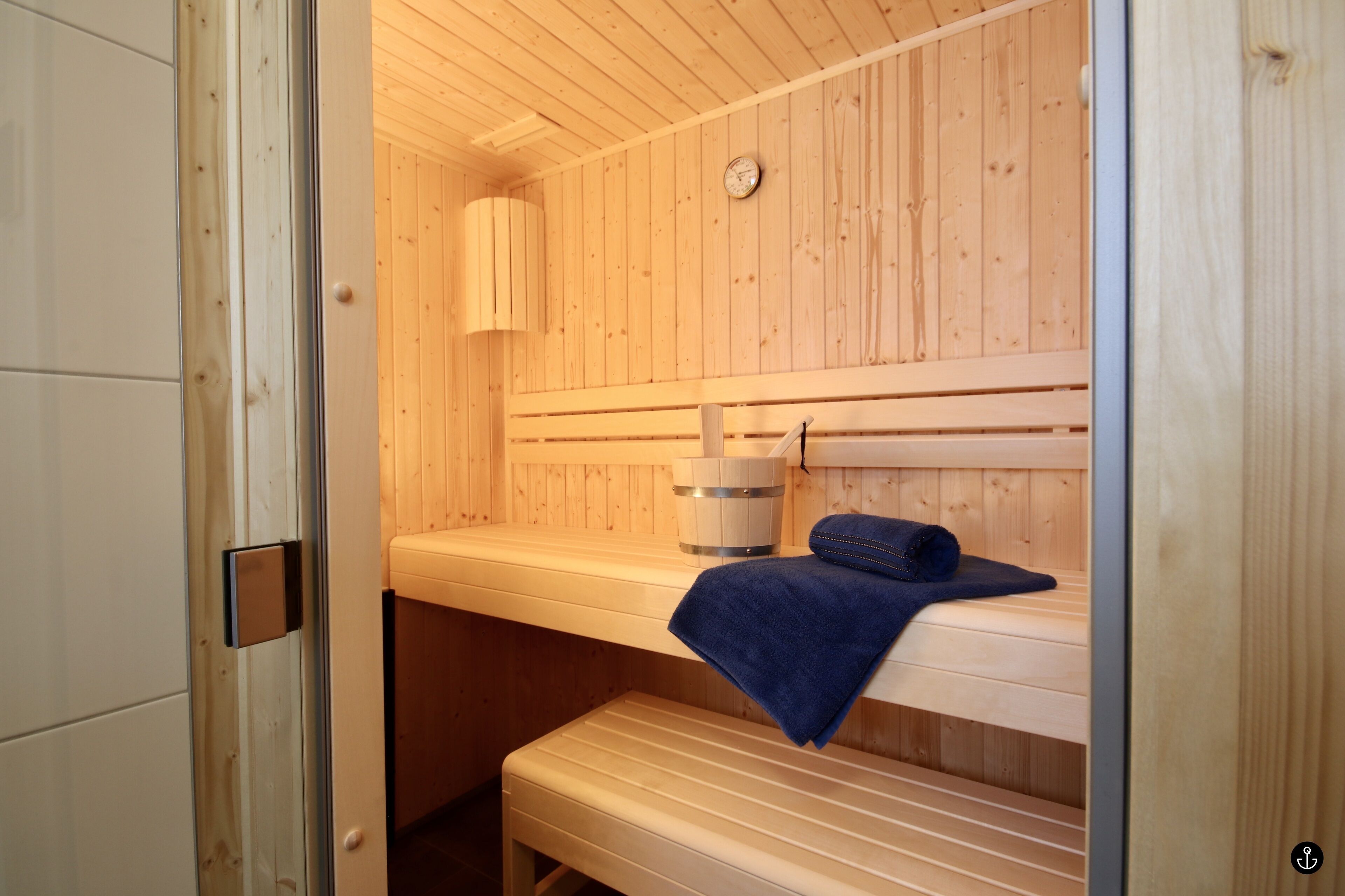 Refugium 1 | Bathroom | Shower, hair dryer, toilet paper