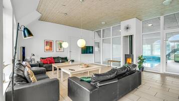 Smart-TV, Kamin, DVD-Player