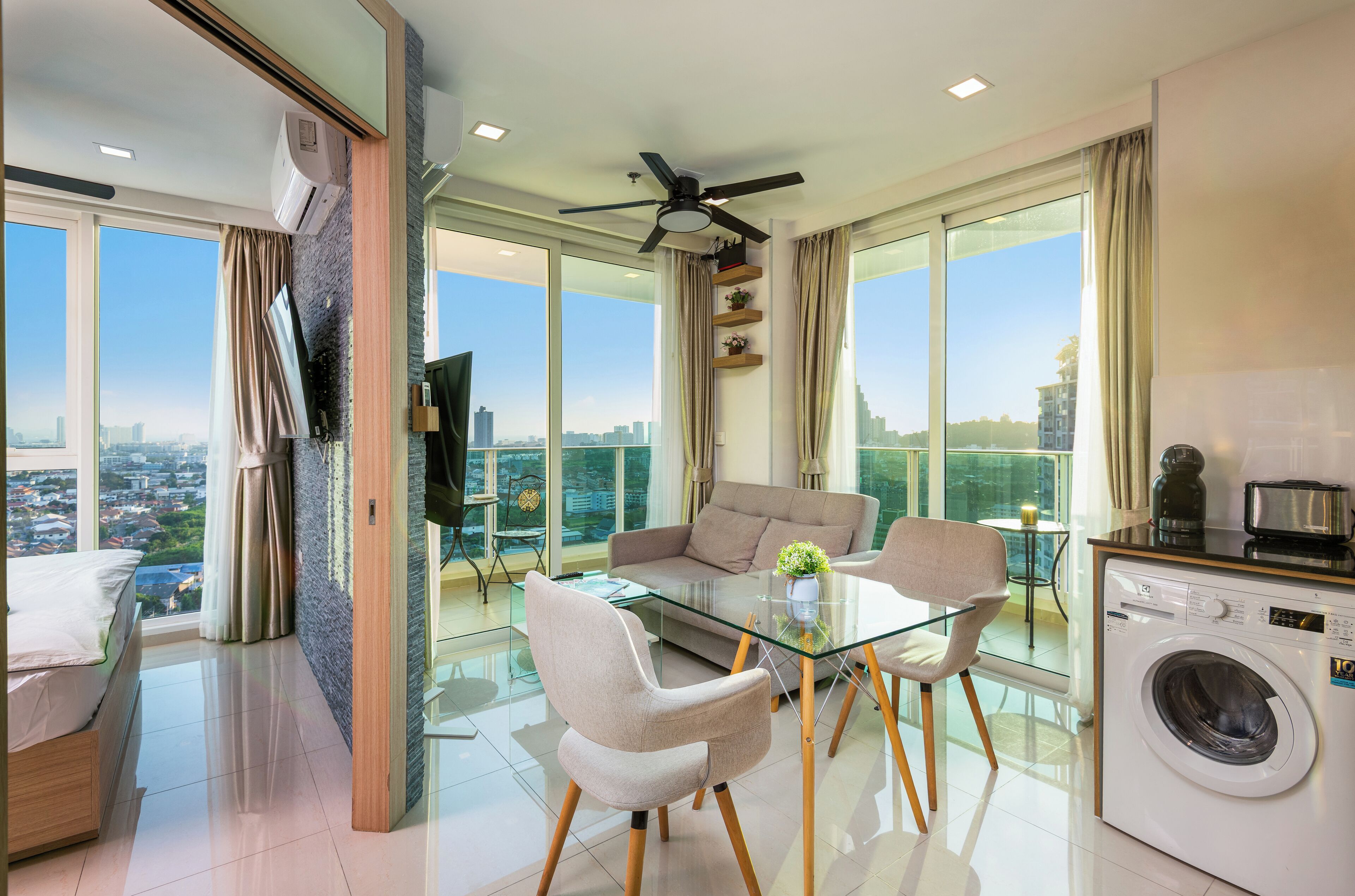 City Garden Tower 2317 -Sea View | City View | Mountain View | Swimming Pool | Oleskelualue | 41–tuumainen LED-televisio, jossa satelliittikanavat