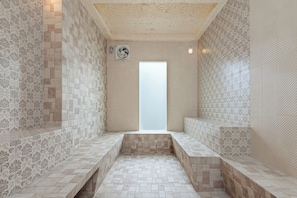 Deep tissue-massage, svensk massage, thai-massage