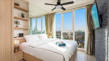 City Garden Tower 2317 -Sea View | City View | Mountain View | Swimming Pool | 1 bedroom, down comforters, pillowtop beds, in-room safe